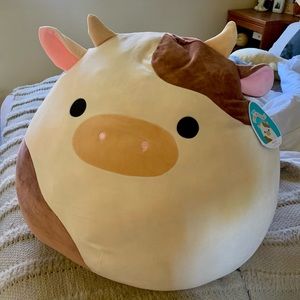 Ronnie the cow squishmallow
